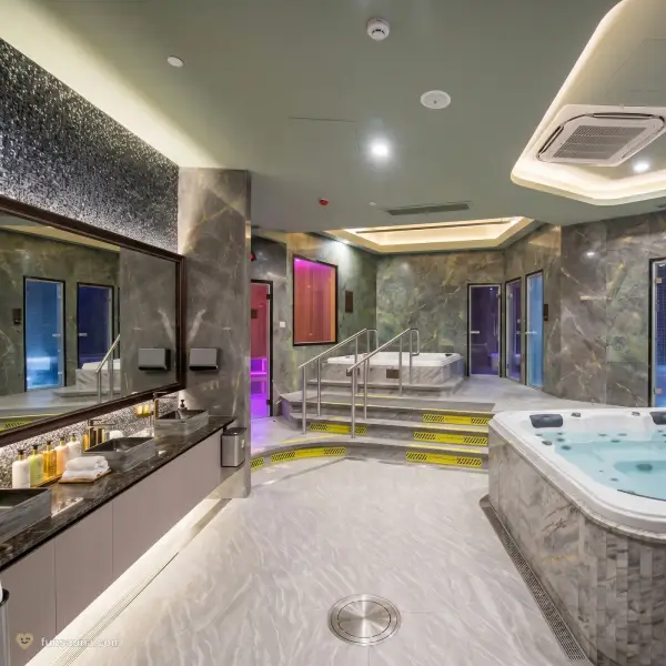 Jacuzzi bathing zone at Manhao Spa, Macau