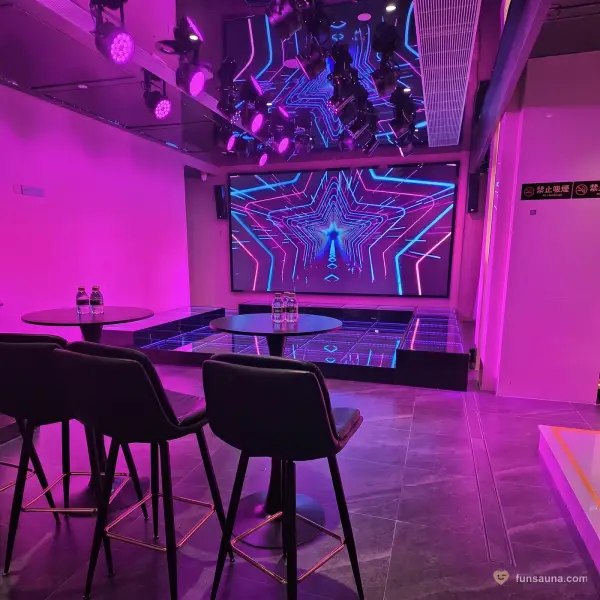 Modern luxury themed suite at Number Nine Spa, Macau Peninsula