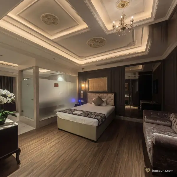 Chandelier classical bedroom at Oceanic Royal Spa, Macau