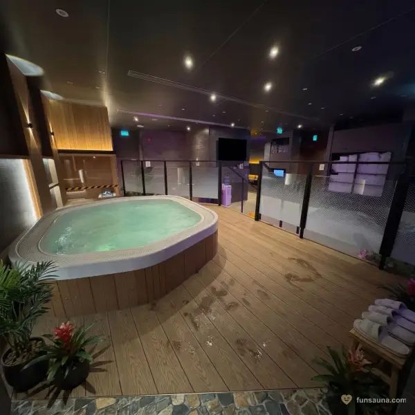 Jacuzzi wet area at Shang Pin Spa, Macau